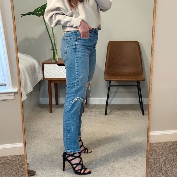 NWOT Zara Light Blue Size 4 Distressed High waist Jeans, size US 4 (26”) - Picture 1 of 14